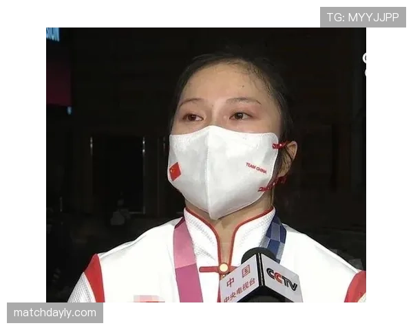 廖秋云训练完啃鸡腿的样子，真的绷不住了